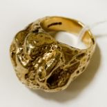 9 CT. GOLD RING - 39 GRAMS APPROX - SIZE O