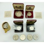 TWO CHURCHILL SILVER MEDALS & GROUP OF SOUVENIR COINS INCLUDING CHURCHILL CROWNS QUEEN MOTHER COINS