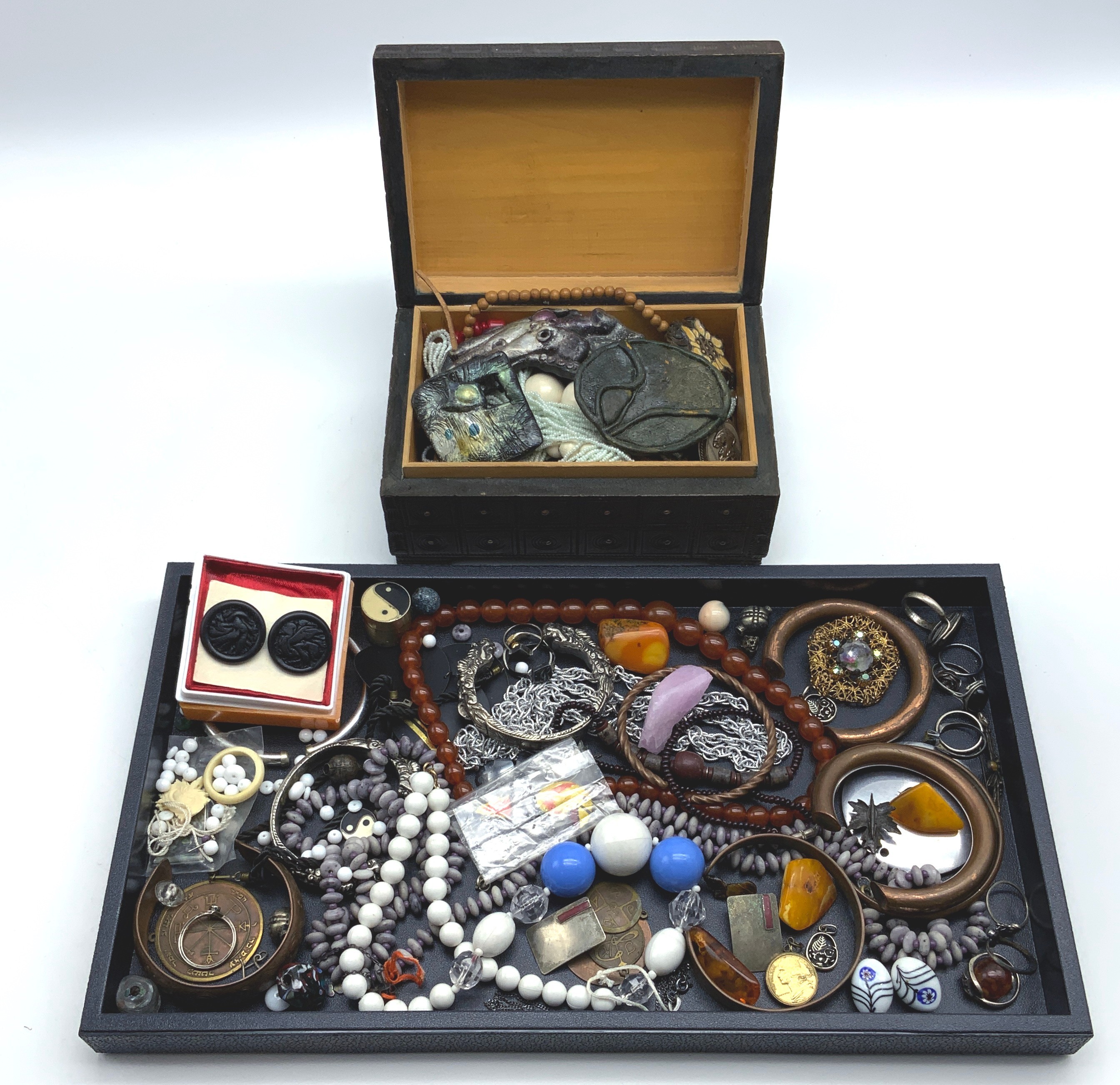 SELECTION OF VARIOUS COSTUME JEWELLERY INCLUDING SOME SILVER