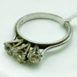 18CT WHITE GOLD THREE STONE DIAMOND RING - APPROX 0.50CTS
