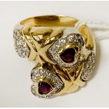 18CT GOLD DESIGNER DIAMOND & RUBY RING - SIZE M