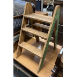 WOOD CHAMPAGNE STEP LADDER