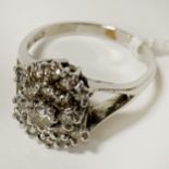 18CT GOLD DIAMOND CLUSTER RING - SIZE M - APPROX 4.2G