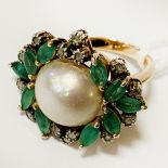 18CT GOLD EMERALD DIAMOND & PEARLRING SIZE L