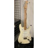 MEXICAN FENDER STRATOCASTER - WHITE: MN6246002