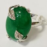 18CT DIAMOND & JADE RING SIZE N