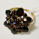 14CT GOLD GERMAN GARNET RING - SIZE M