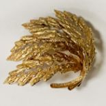 9CT GOLD LEAF DESIGN BROOCH - 4.5 GRAMS APPROX