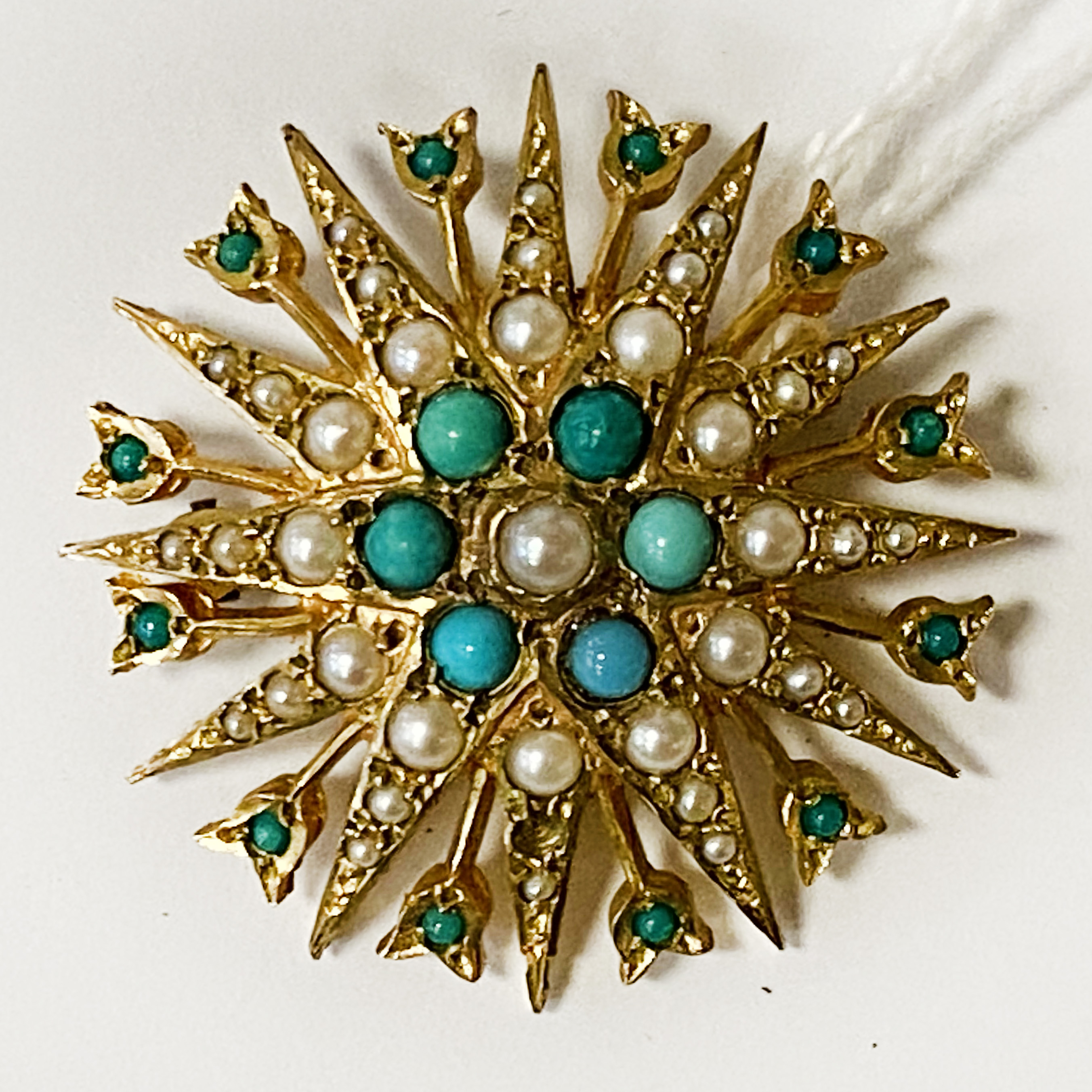 9CT GOLD TURQUOISE & SEED PEARL BROOCH