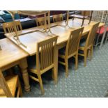 OAK DINING TABLE & 6 CHAIRS