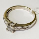 18CT WHITE GOLD DIAMOND RING -SIZE M 3 GRAMS APPROX