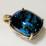 14 CARAT GOLD LONDON BLUE TOPAZ PENDANT