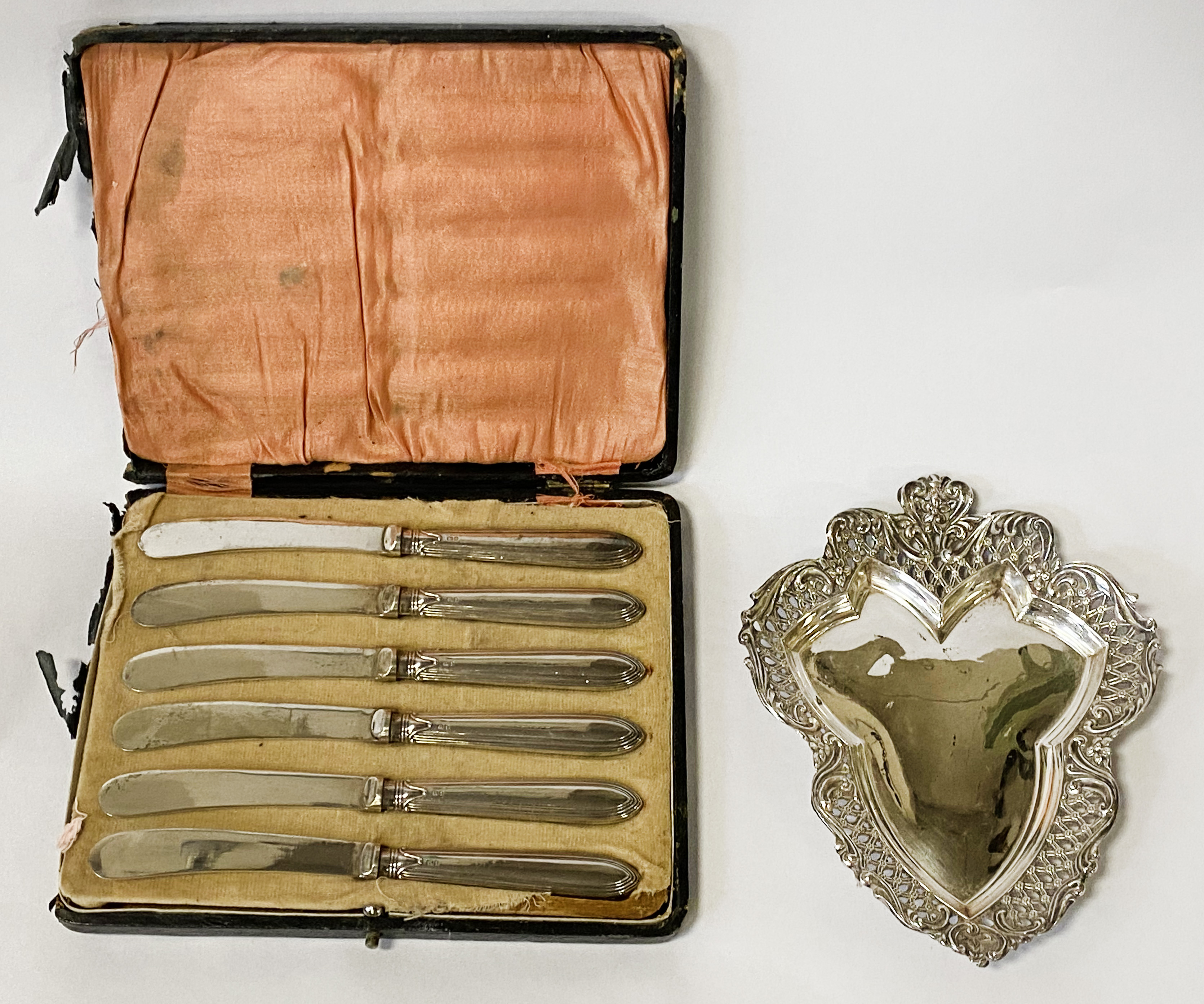 H/M SILVER GALLERY TRAY & 6 H/M SILVER BUTTER KNIVES 8OZ APPROX