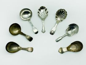 SELECTION OF VARIOUS HALLMARKED SILVER TEA CADDY SPOONS (7)