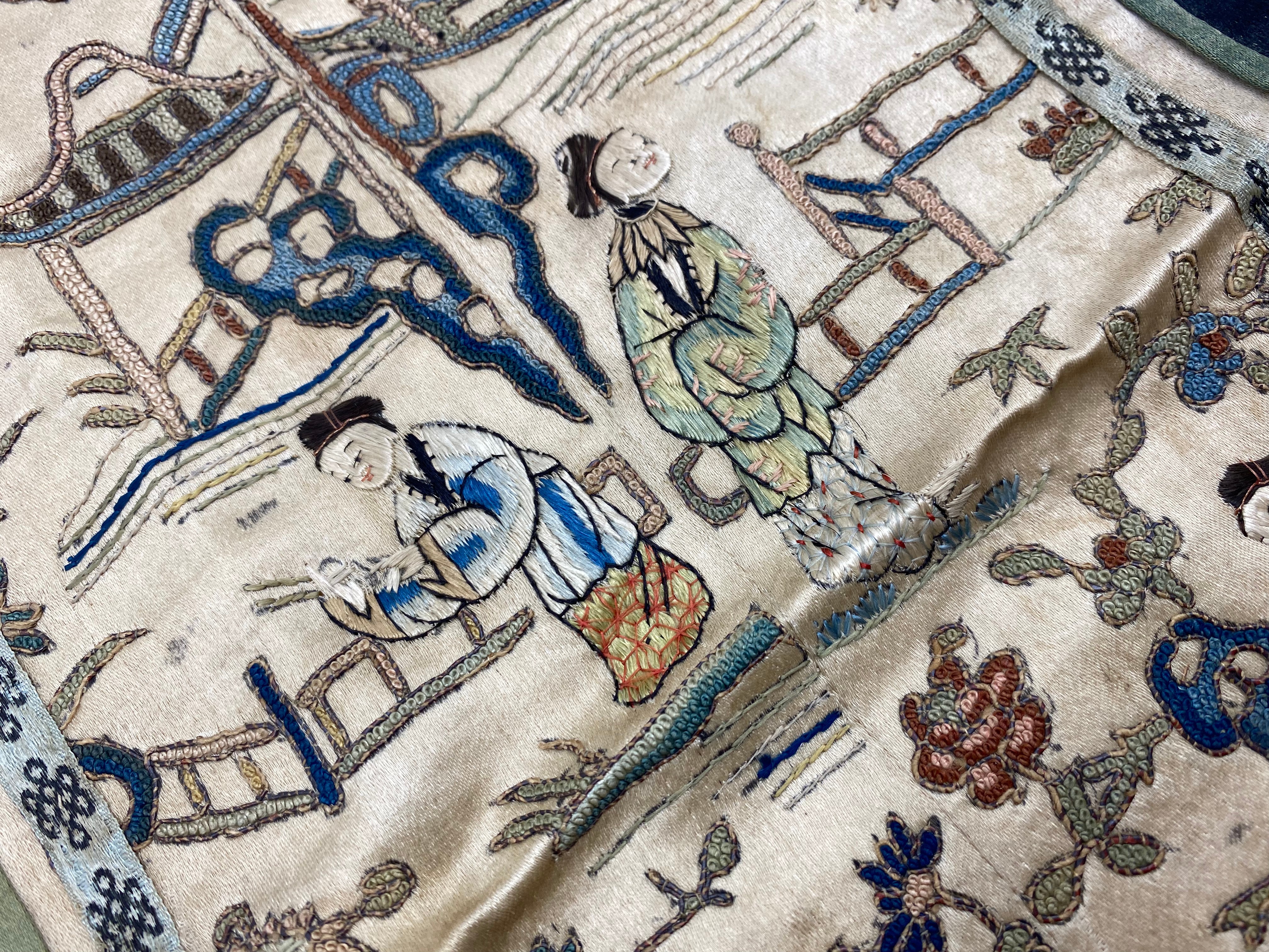 A PAIR OF ANTIQUE CHINESE SLEEVE BANDS DEPICTING FIGURES AMID PAVILIONS - Image 4 of 15