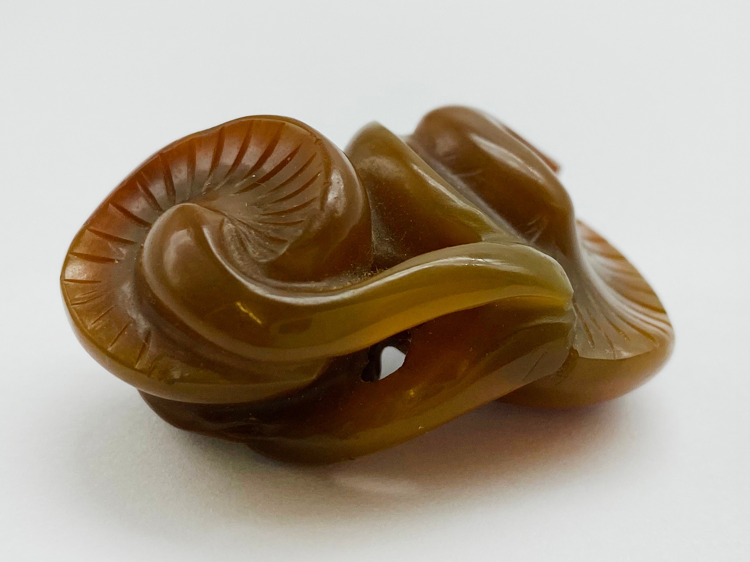 CHINESE CARVING OF A MUSHROOM POSSIBLY AGATE 19TH CENTURY OR EARLIER - Image 7 of 8