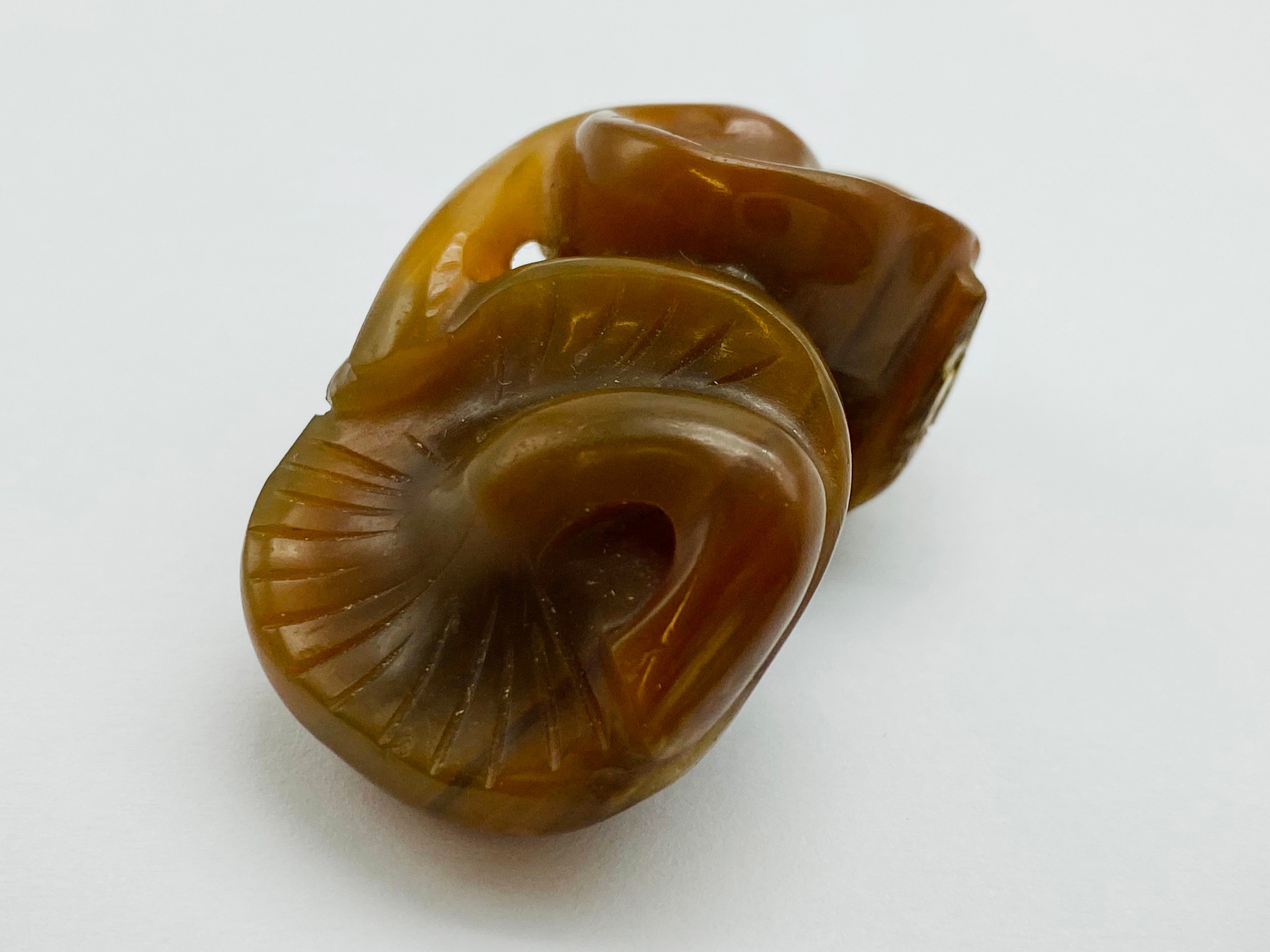 CHINESE CARVING OF A MUSHROOM POSSIBLY AGATE 19TH CENTURY OR EARLIER - Image 5 of 8