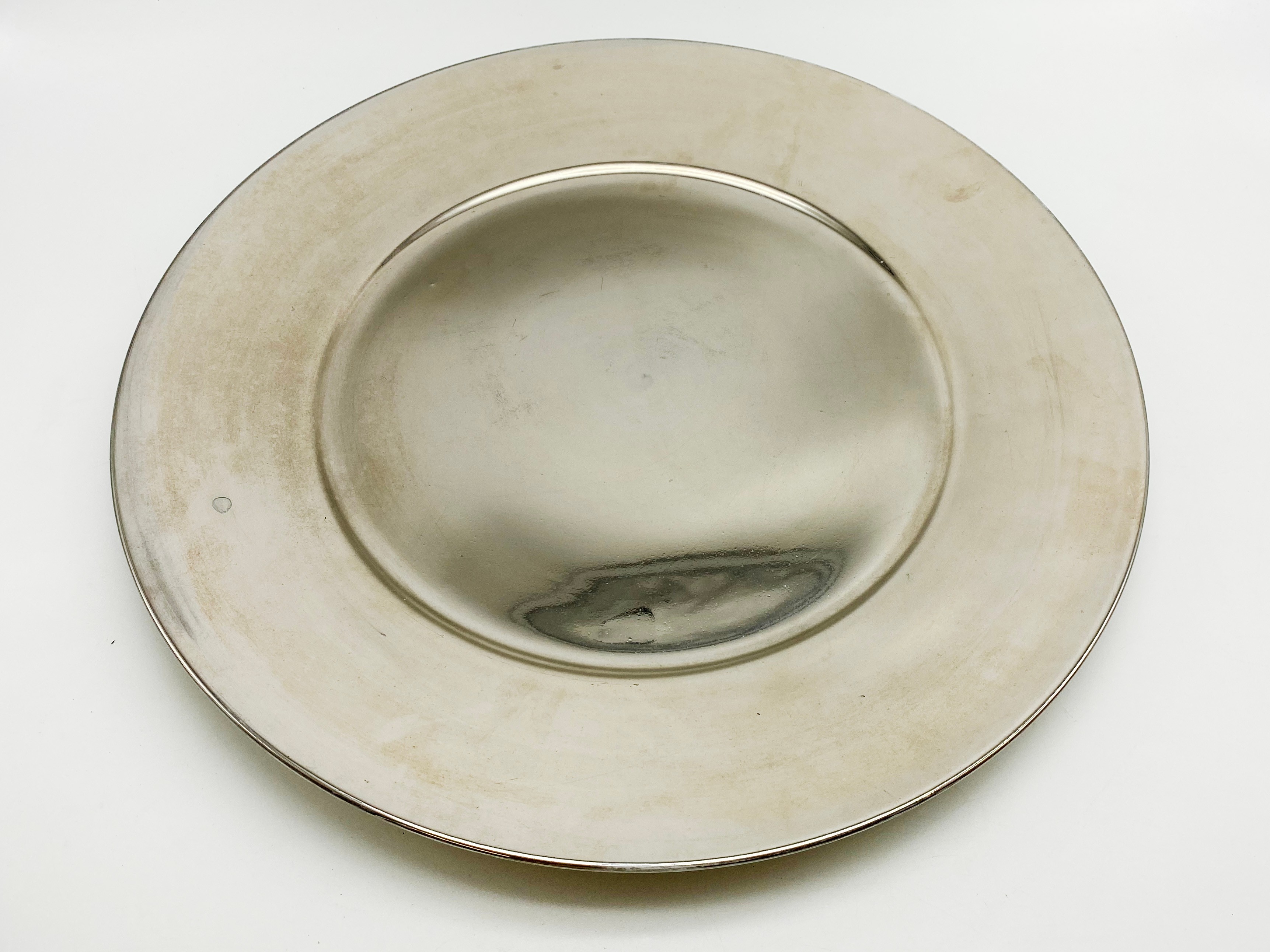 SILVER METALLIC GLAZE CIRCULAR CERAMIC PLATTER BY TOINI MUONA FOR ARABIA C. 1970