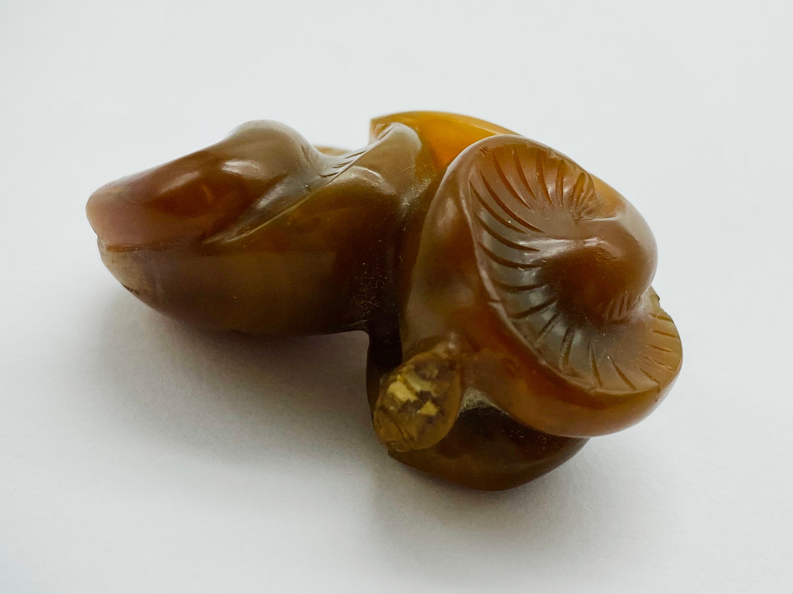 CHINESE CARVING OF A MUSHROOM POSSIBLY AGATE 19TH CENTURY OR EARLIER - Image 6 of 8