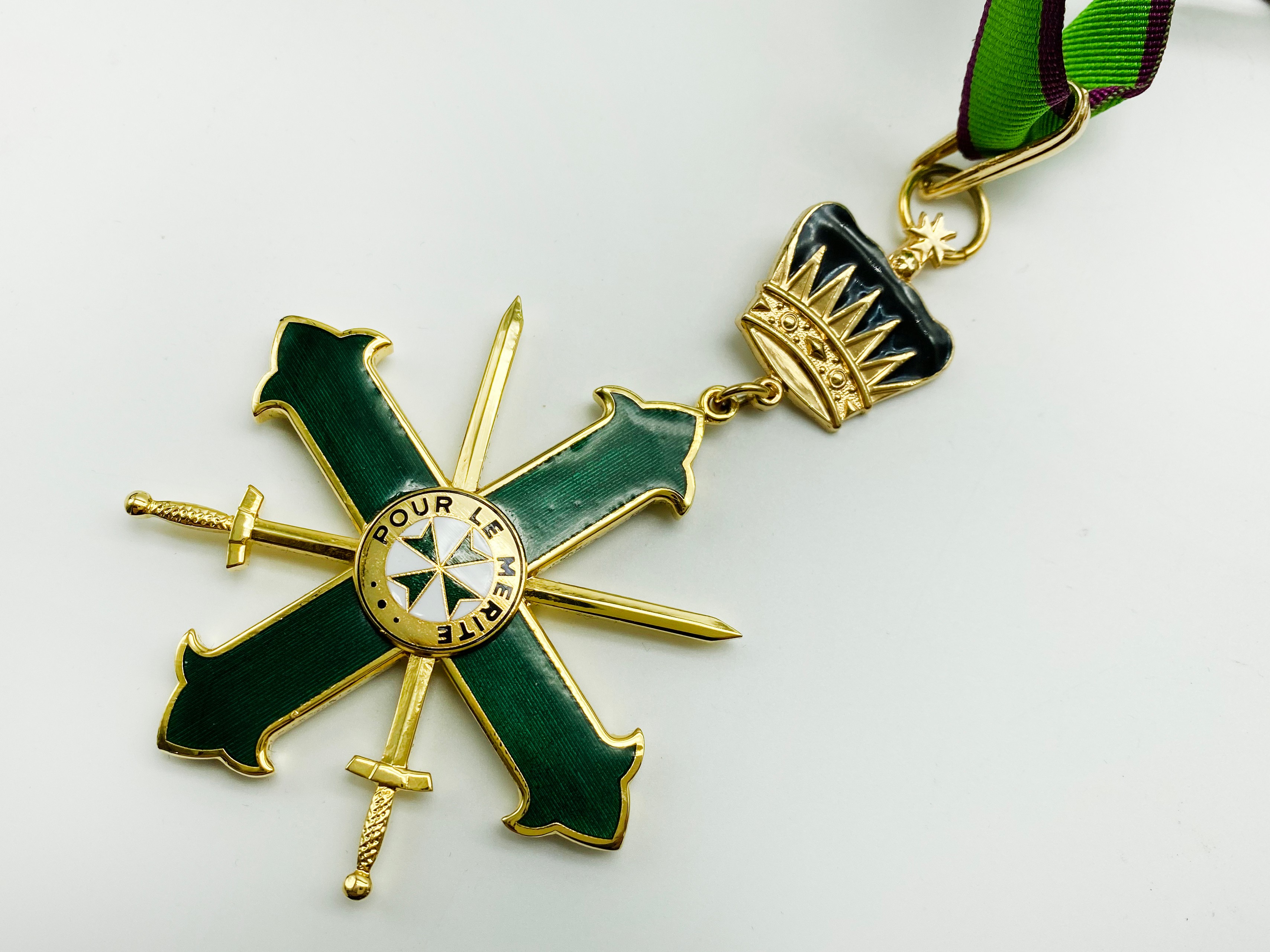 MILITARY AND HOSPITALLER ORDER OF ST. LAZARUS OF JERUSALEM MEDAL WITH MINIATURE & CEREMONIAL KEY - Image 2 of 5