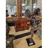 BEAUTIFUL BURR WALNUT DECANTER BOX WITH MOTHER OF PEARL INLAY & WIREWORK MARQUETRY - GREAT CONDITION