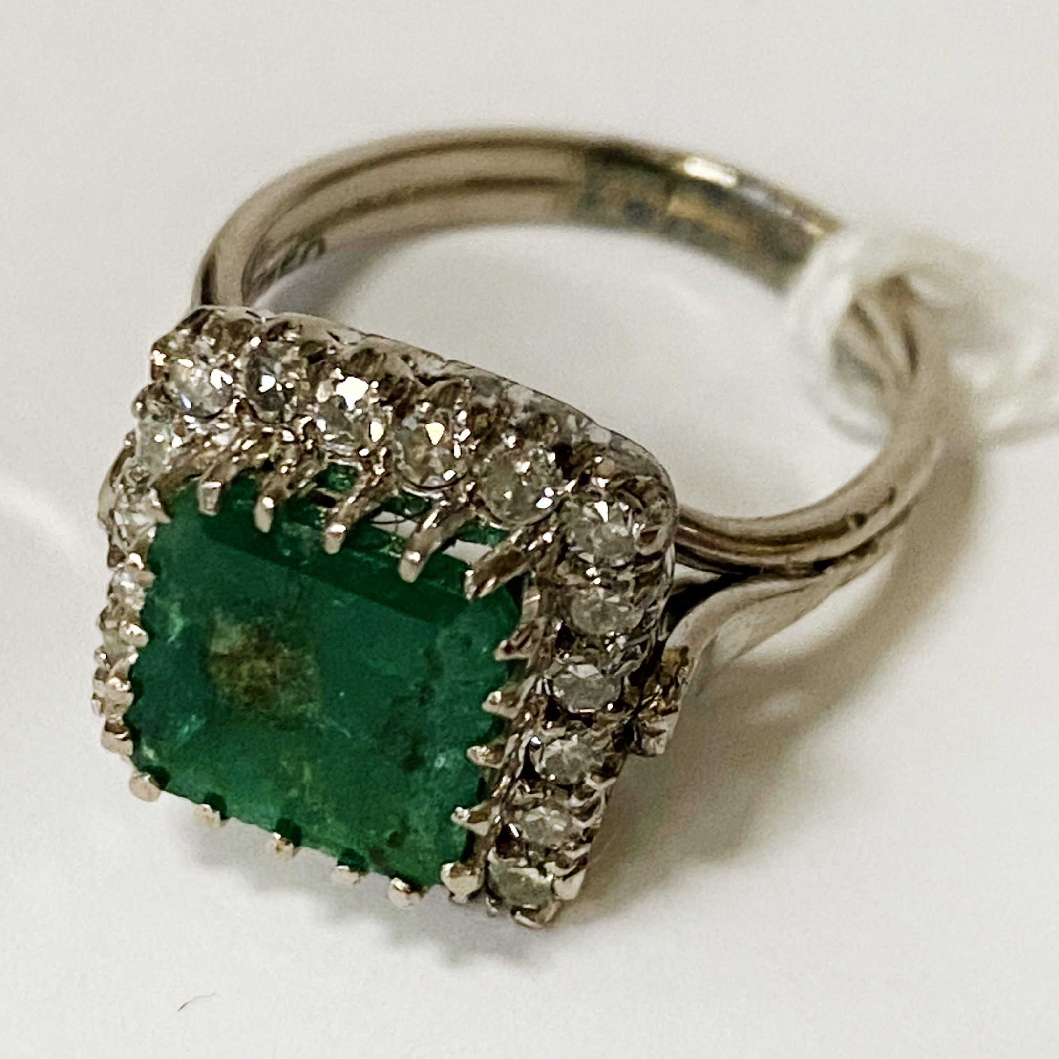 18CT EMERALD & DIAMOND RING SIZE I - 4.5 GRAMS