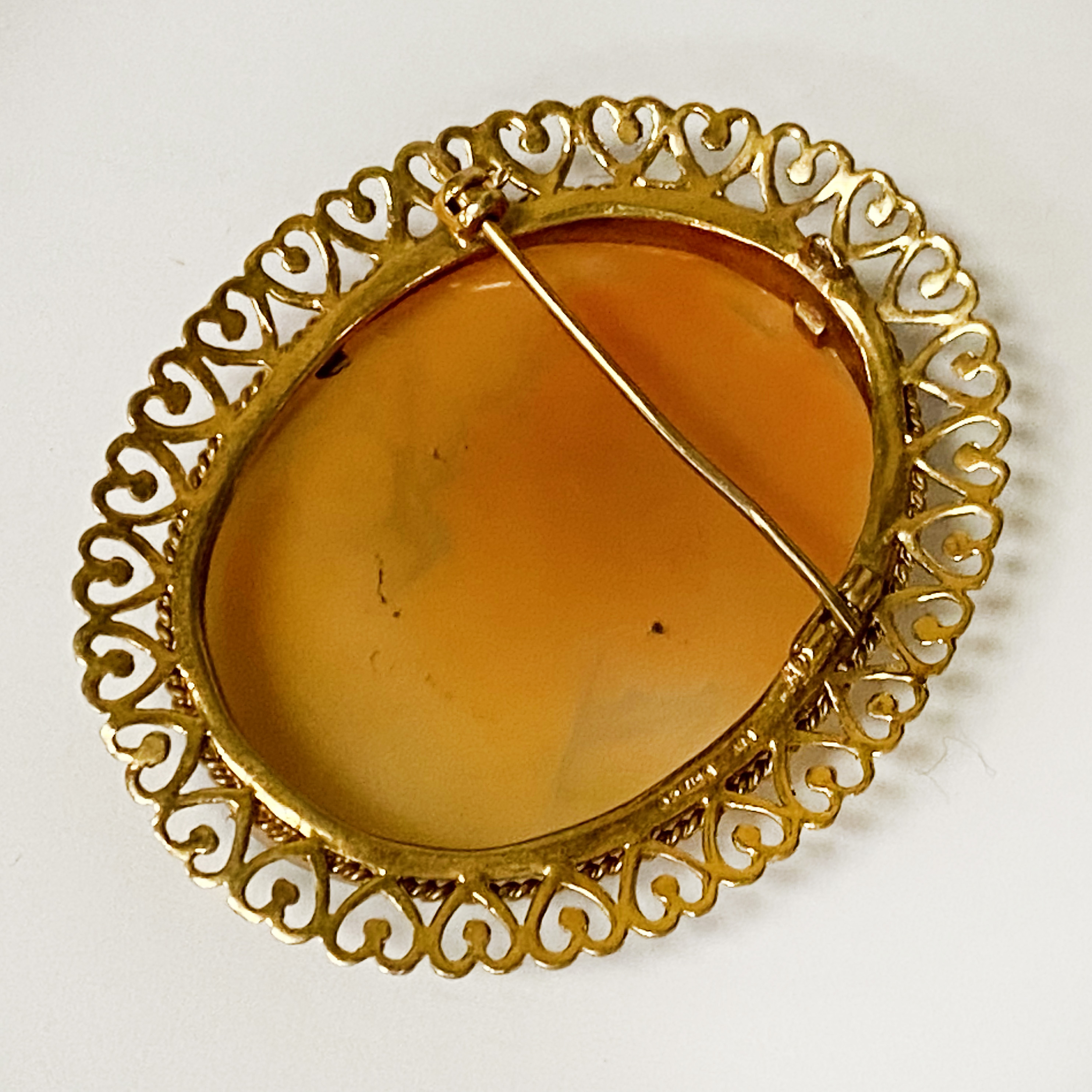 LARGE 9CT GOLD CAMEO BROOCH - 6CMS (H) X 4.5CMS (W) APPROX - Image 2 of 2