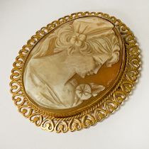 LARGE 9CT GOLD CAMEO BROOCH - 6CMS (H) X 4.5CMS (W) APPROX
