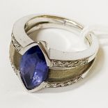 9CT GOLD AMETHYST & DIAMOND RING - APPROX 10 GRAMS - SIZE N