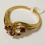 9CT GOLD DIAMOND & RUBY RING - SIZE M