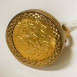 1916 HALF SOVEREIGN RING IN 9CT GOLD MOUNT - SIZE O