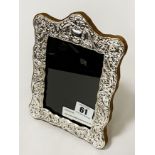 HM SILVER EMBOSSED PHOTO FRAME