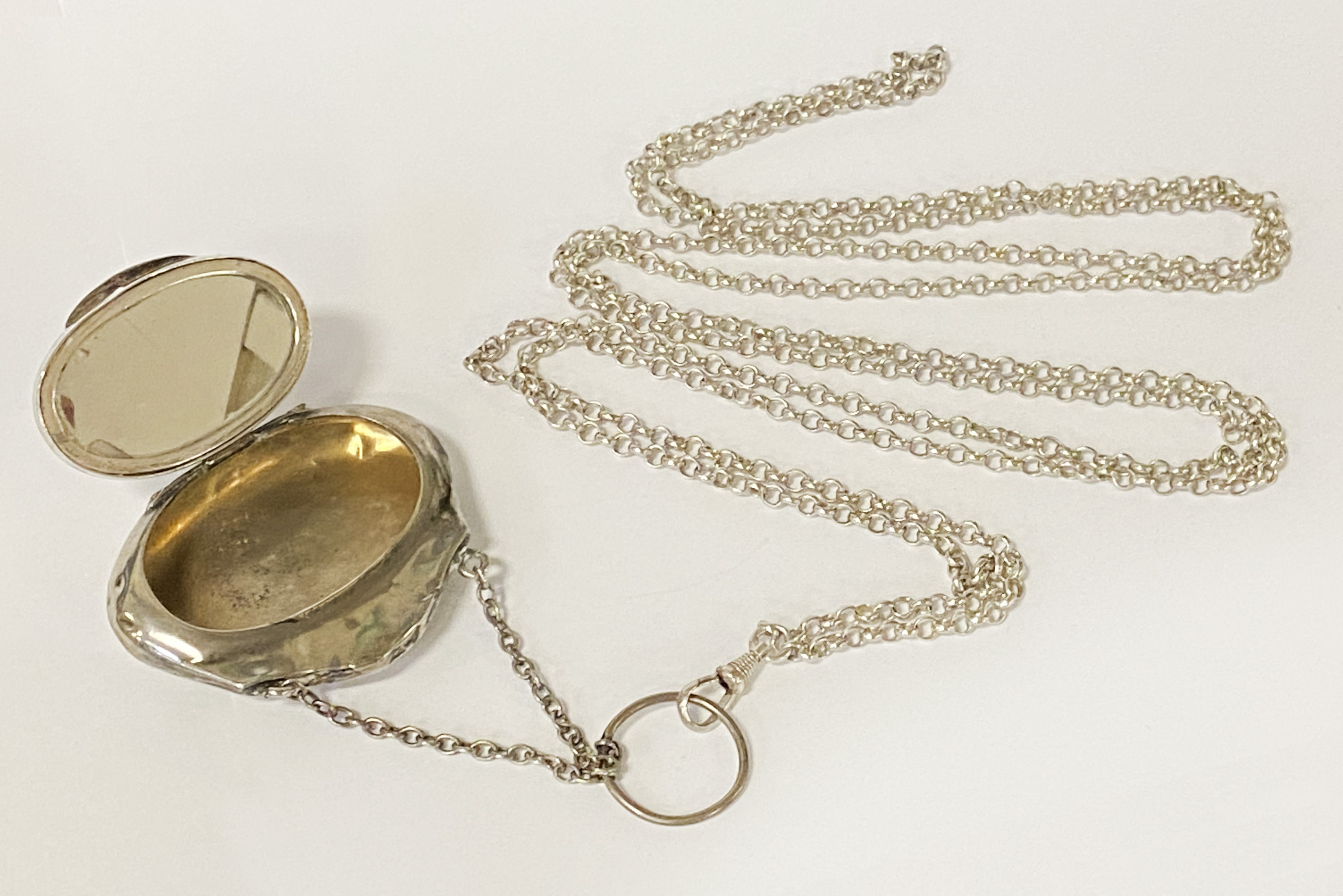 QTY. OF SILVER TO INCLUDE THREE POTS AND BELCHER CHAIN WITH PENDANT - Image 2 of 6