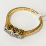 18CT GOLD & DIAMOND RING - SIZE K