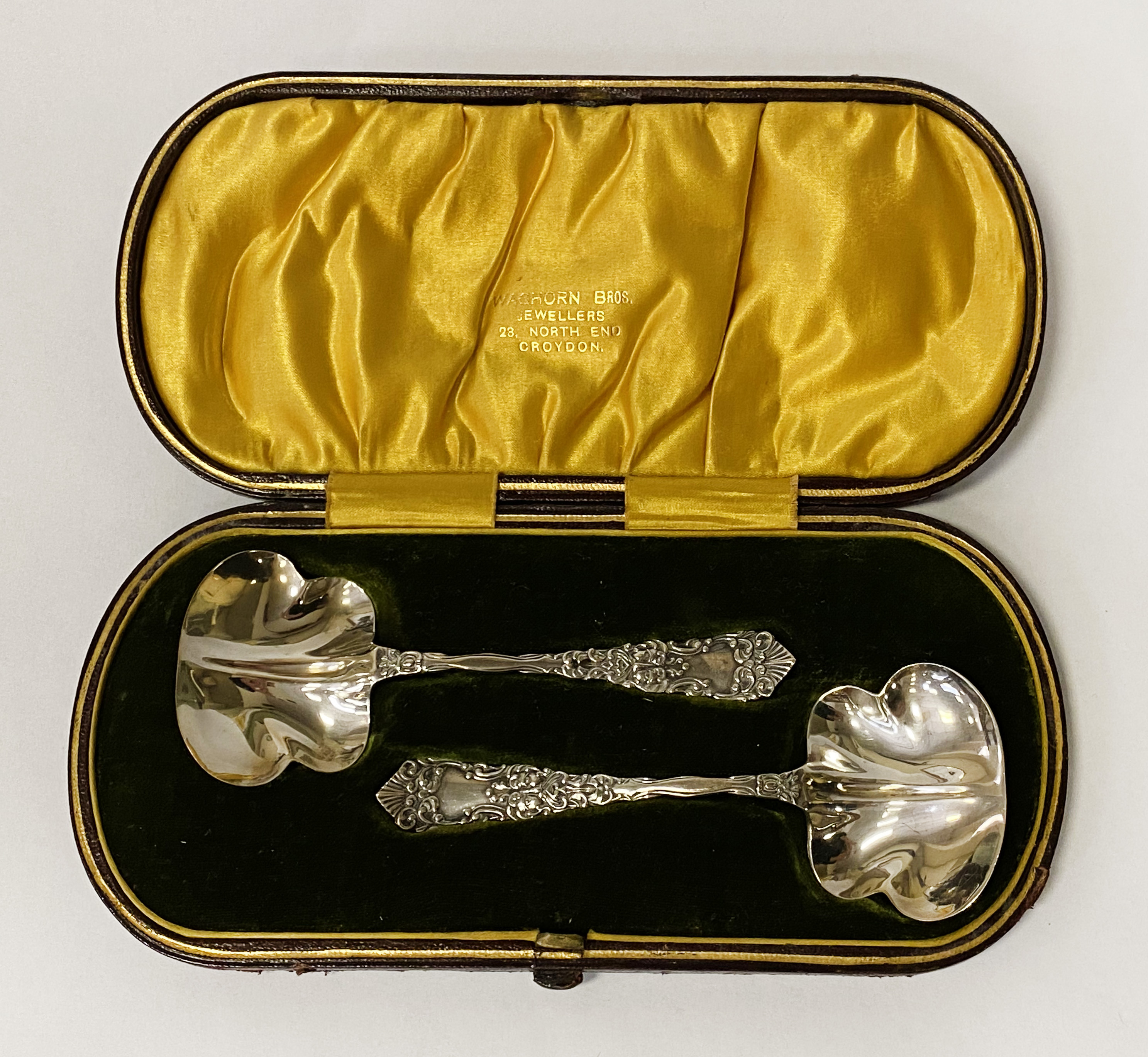 PAIR OF SILVER CADDY SPOONS - CASED