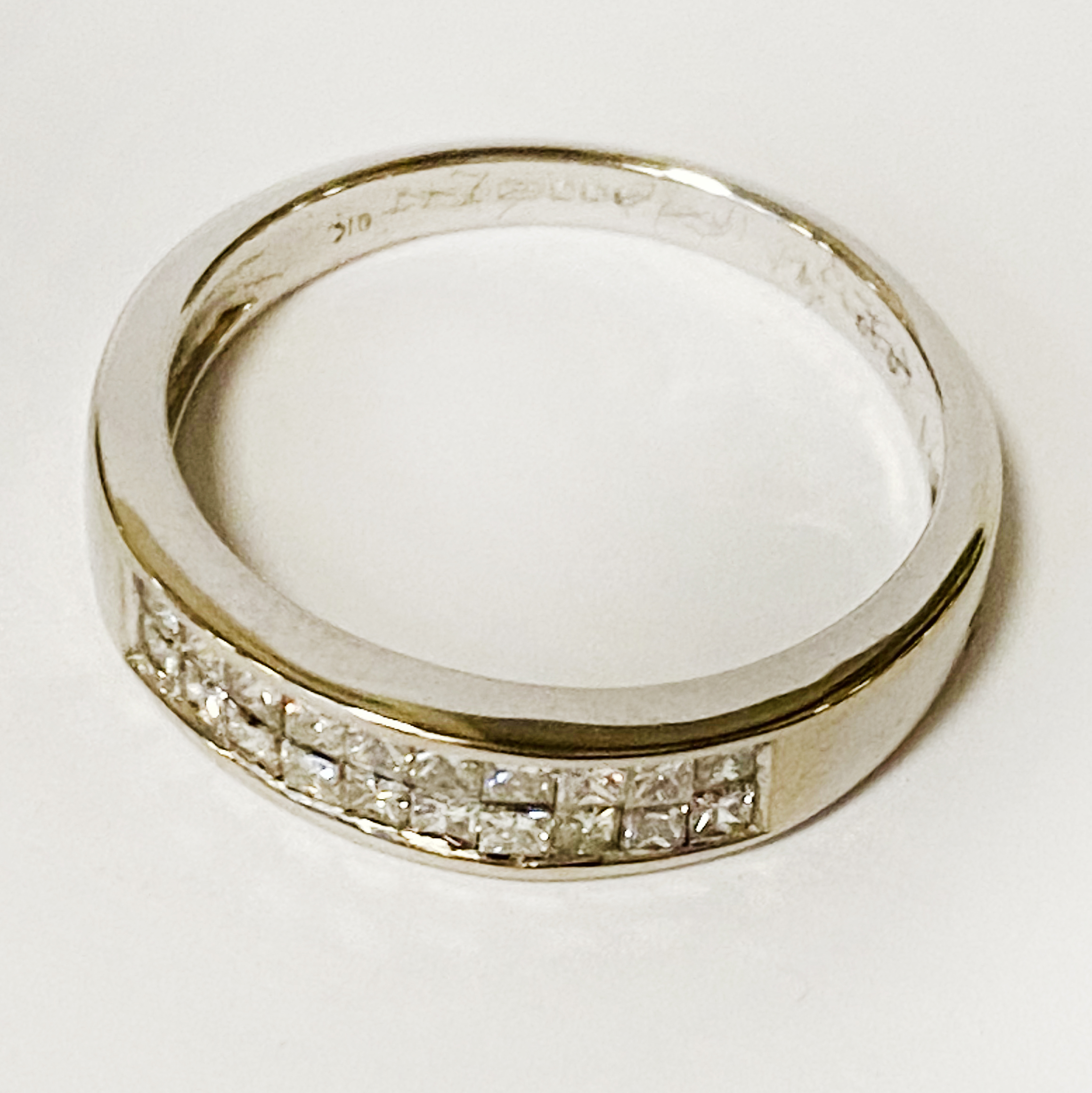 9CT GOLD DIAMOND RING - INVISIBLE SET 0.50 CT DIAMONDS APPROX