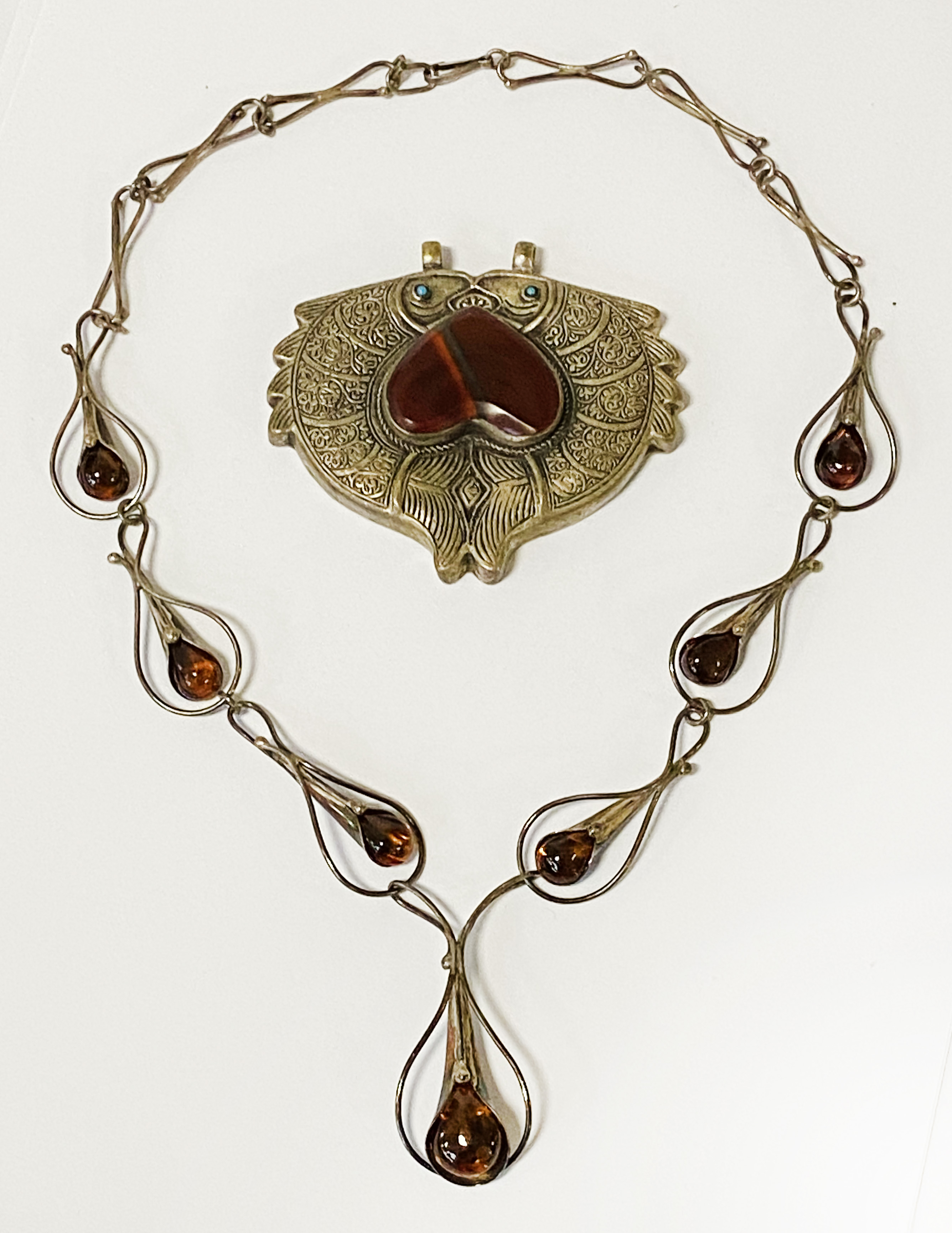 AMBER & SILVER NECKLACE & AGATE PENDANT