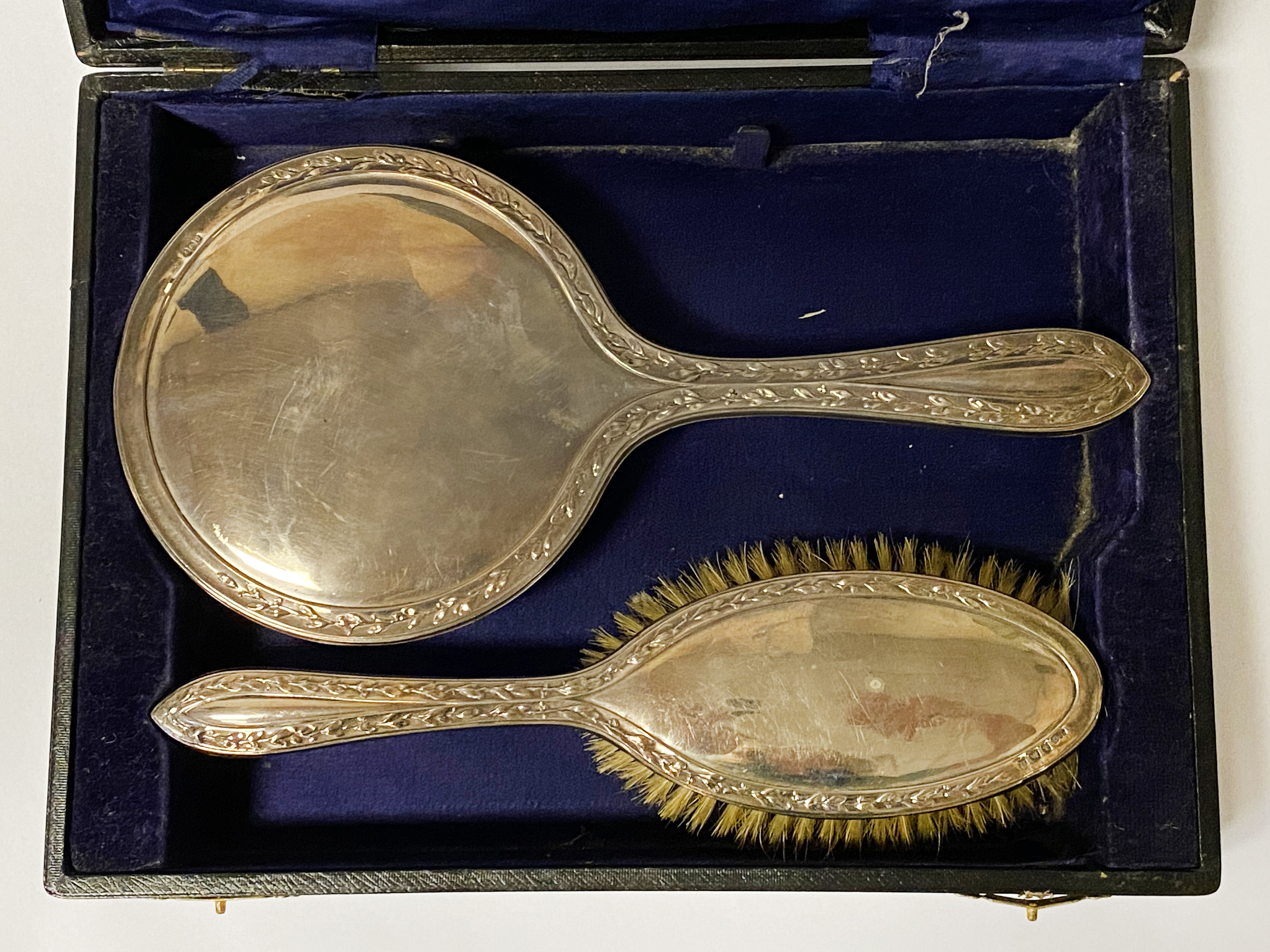 HM SILVER BOXED MIRROR & HAIRBRUSH