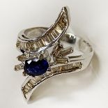 18CT GOLD SAPPHIRE & DIAMOND RING - SIZE M/N 5.5 GRAMS APPROX