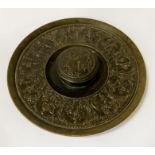 ROUND BRONZE INKWELL 21CMS (D)