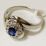 18CT WHITE GOLD DIAMOND & TOPAZ RING - SIZE P