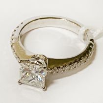 18CT WHITE GOLD & DIAMOND RING - APPROX 1.33CT SIZE L-M