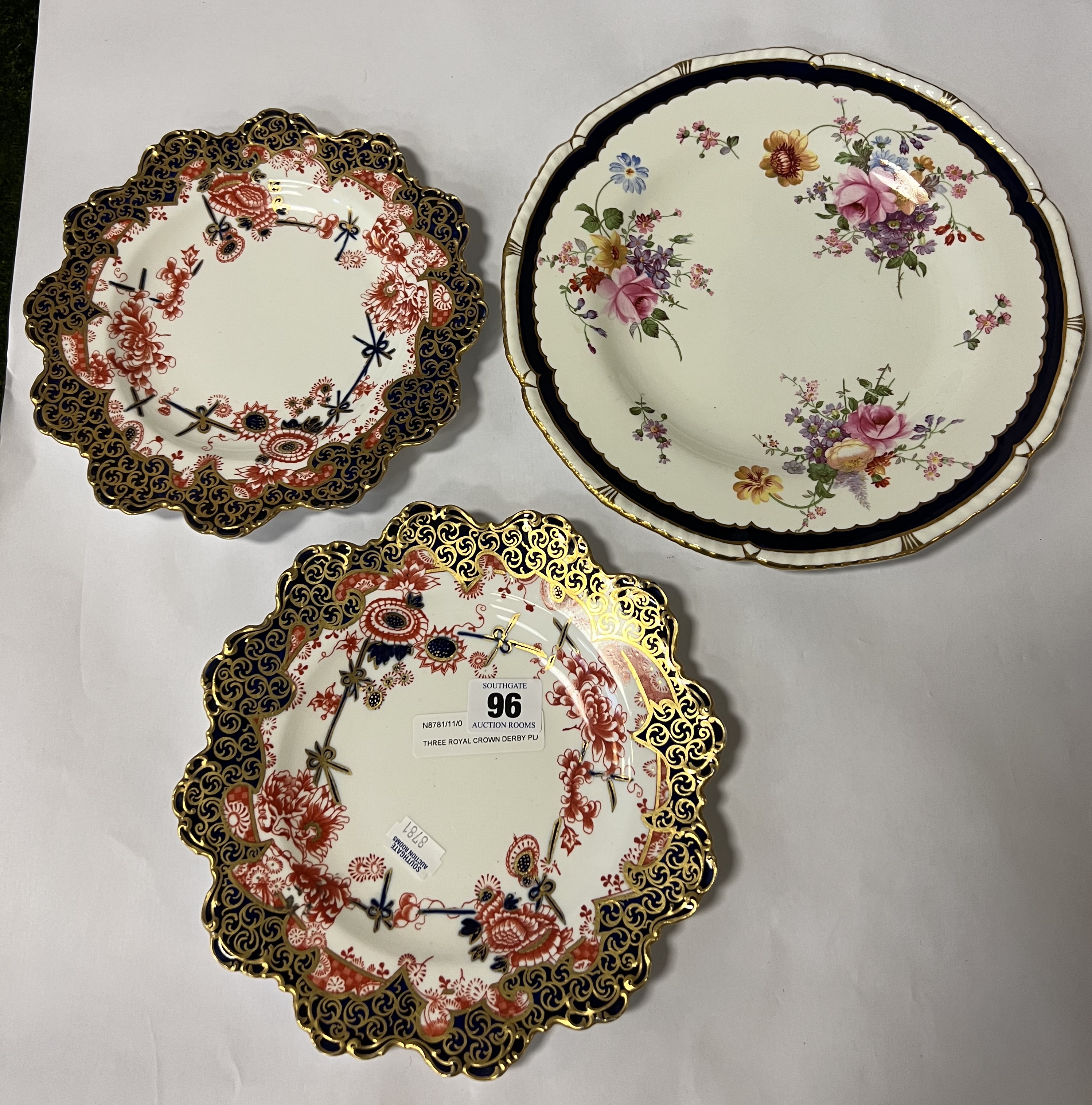 THREE ROYAL CROWN DERBY PLATTERS 9'' 4944 - 23 CMS (D) APPROX