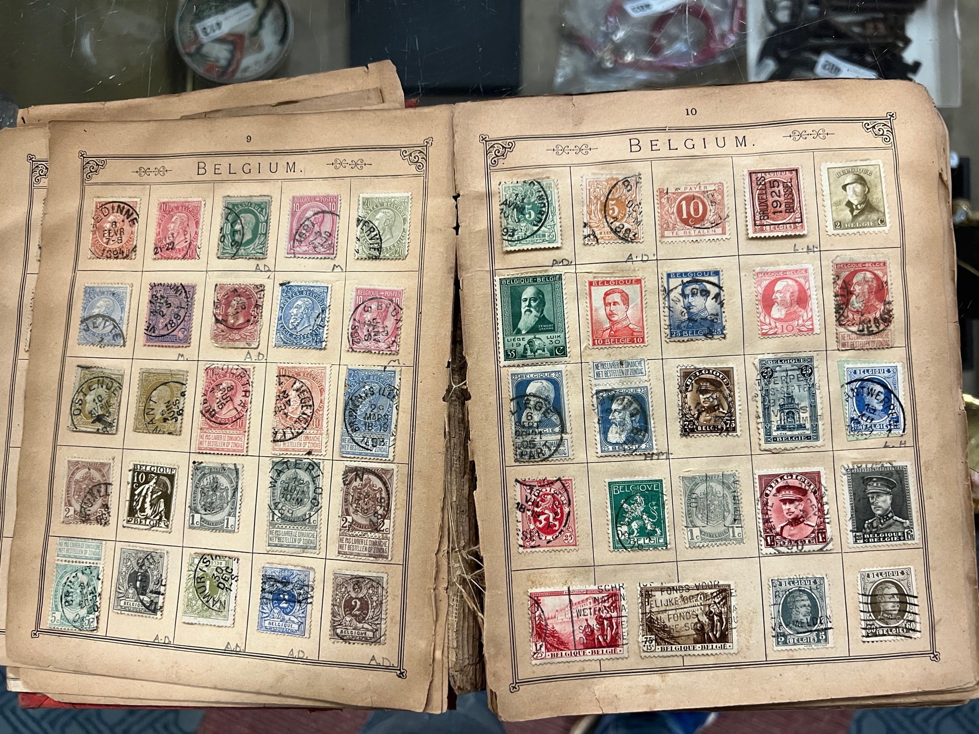 LARGE SELECTION OF STAMPS IN ALBUMS & LOOSE - Image 3 of 4
