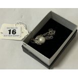 18CT GOLD DIAMOND & PEARL NECKLACE - 6.5 GRAMS