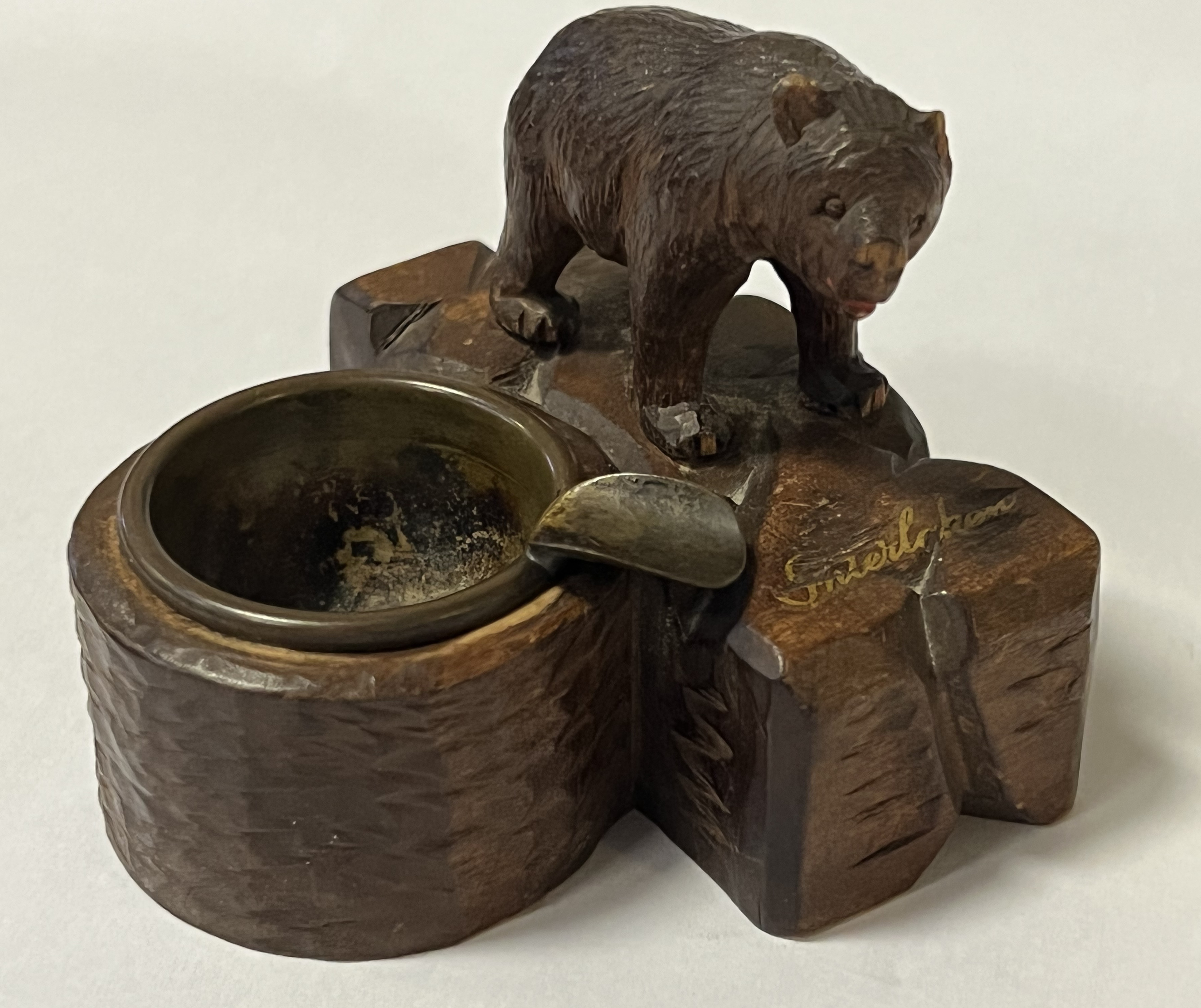 SMALL CARVED WOODEN ASHTRAY IN THE STYLE OF BLACK FOREST