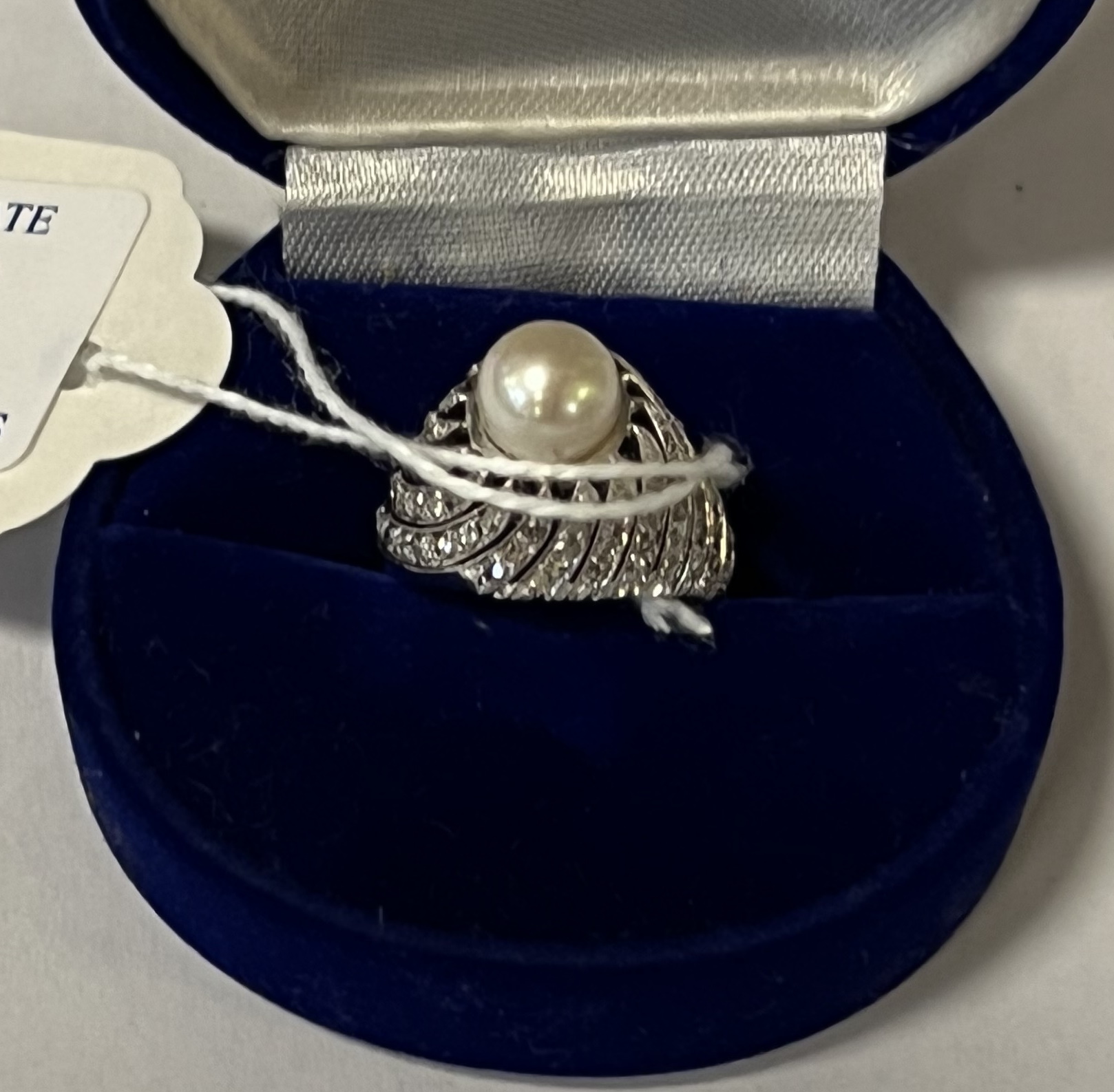 14CT DIAMOND & PEARL RING SIZE K - 7.9 GRAMS APPROX