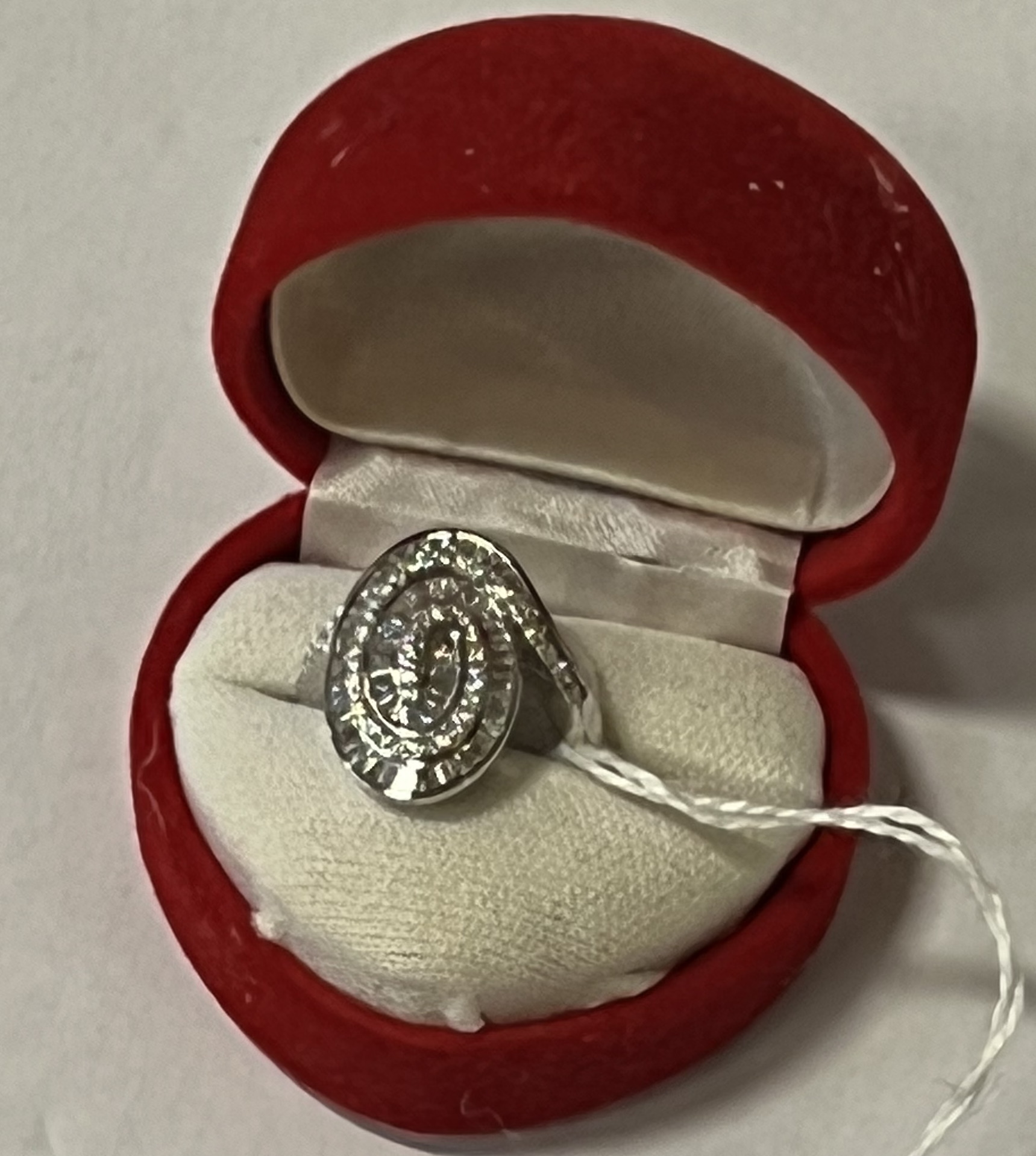 18CT GOLD 1.35 CARAT DIAMOND RING SIZE M - 6.3 GRAMS APPROX