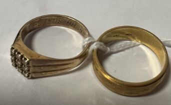 TWO 10K GOLD RINGS - APPROX 8 GRAMS - SIZE S