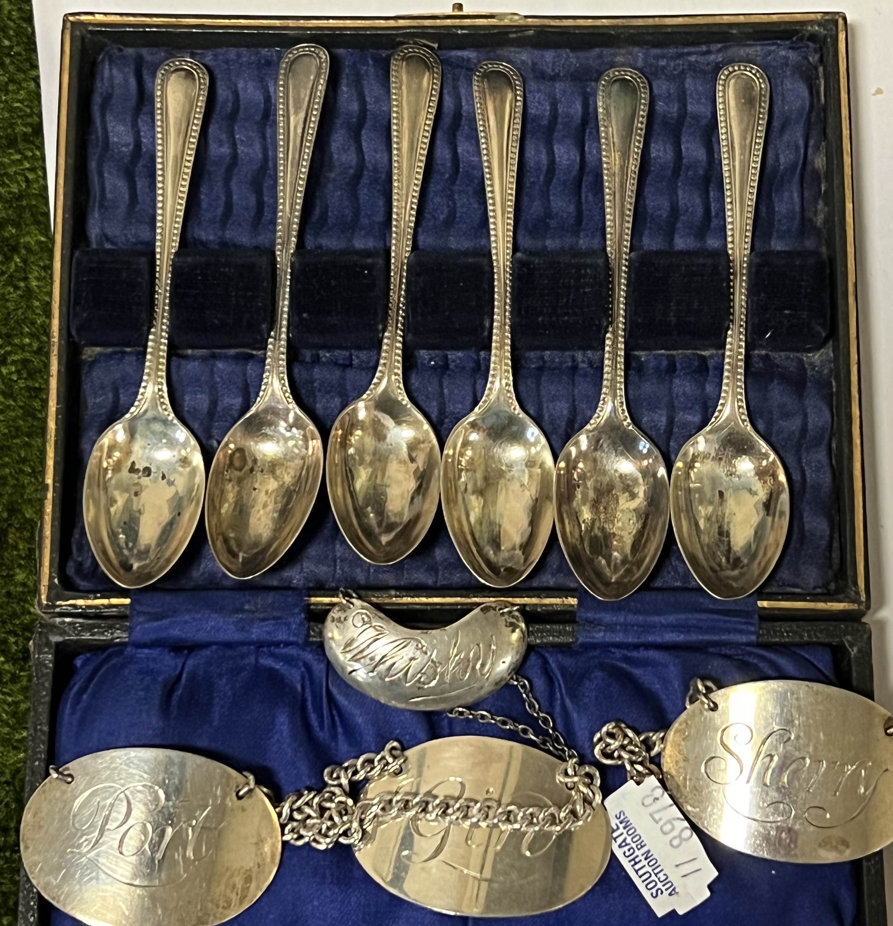 CASED SET OF 6 H/M SILVER TEASPOONS & 4 H/M SILVER WINE LABELS 4OZS APPROX